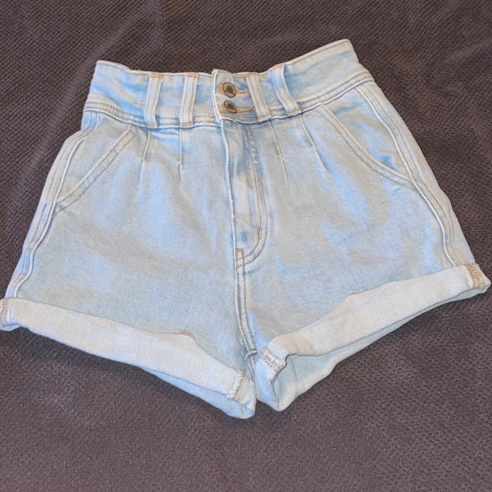 KanCan Size 23 Light Wash Jean Shorts Mom Fit